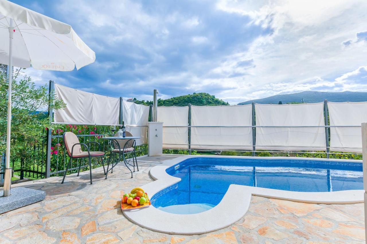 Villa Holiday Home Zvecanje Exterior foto